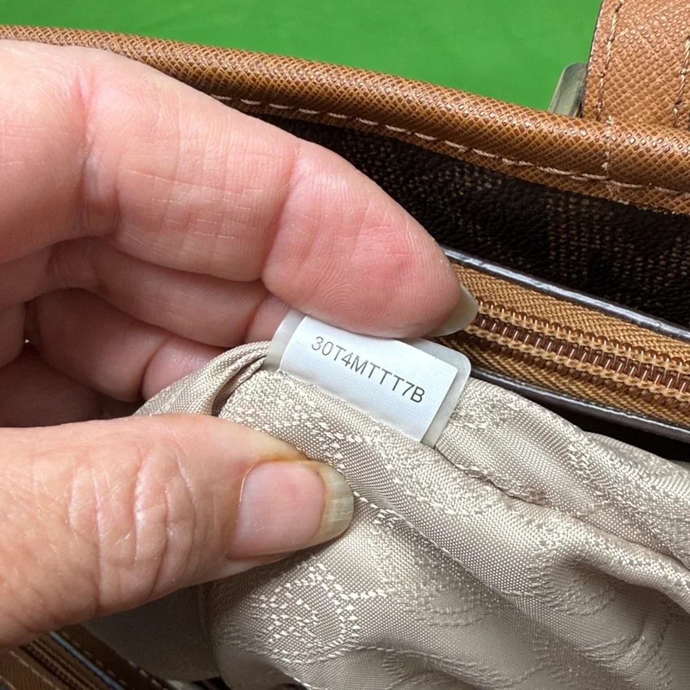 MICHAEL KORS BROWN LOGO LARGE TOTE WITH FRONT POCKET - Picture 15 of 16